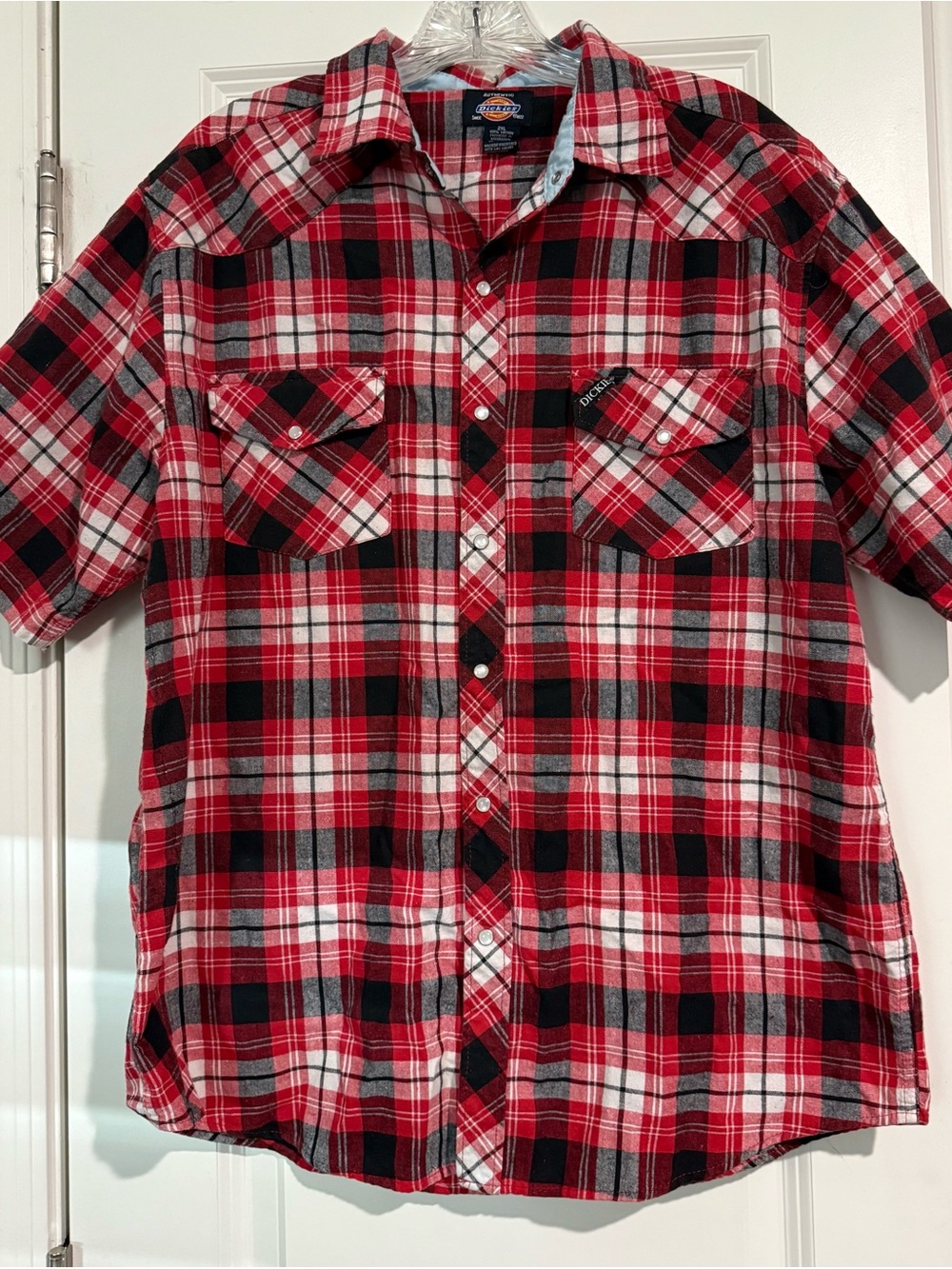 Dickies Women’s 2XL red black white plaid pearl snap button down shirt